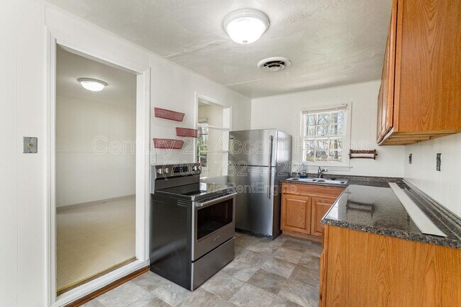 Building Photo - 7800 Schelhorn Rd