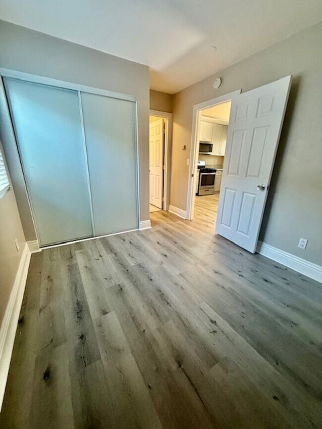 Building Photo - Cute 1 bedroom 1st floor condominium