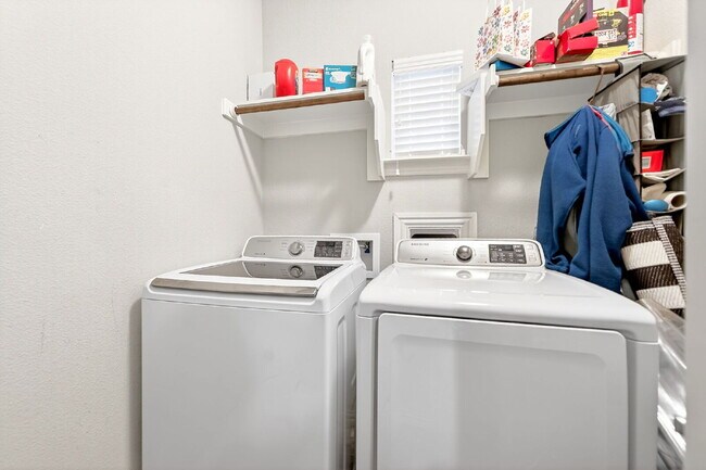 Building Photo - Well-Maintained Home in Irving – Convenient Location & Comfortable Living