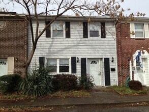 Building Photo - Lovely 3 Bedroom in a Quiet Cul-de-sac