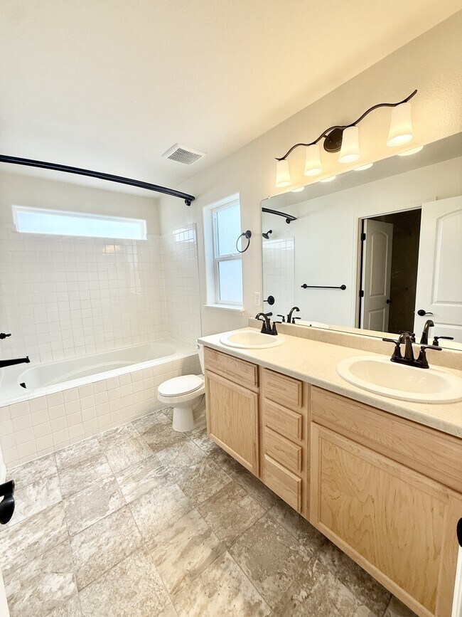 Building Photo - 906 Ashbrook Dr