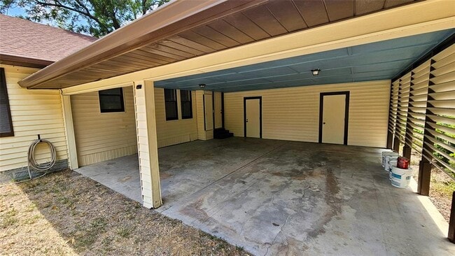 Building Photo - 205 S Granger