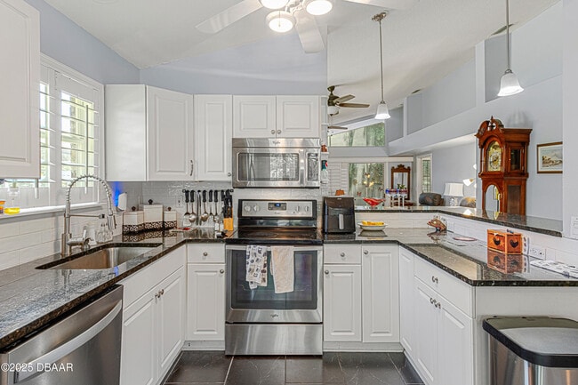 Building Photo - 6 Oak Village Dr