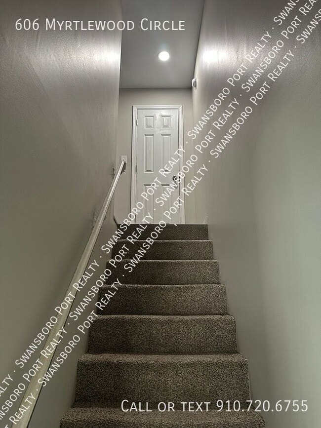 Building Photo - 606 Myrtlewood Cir