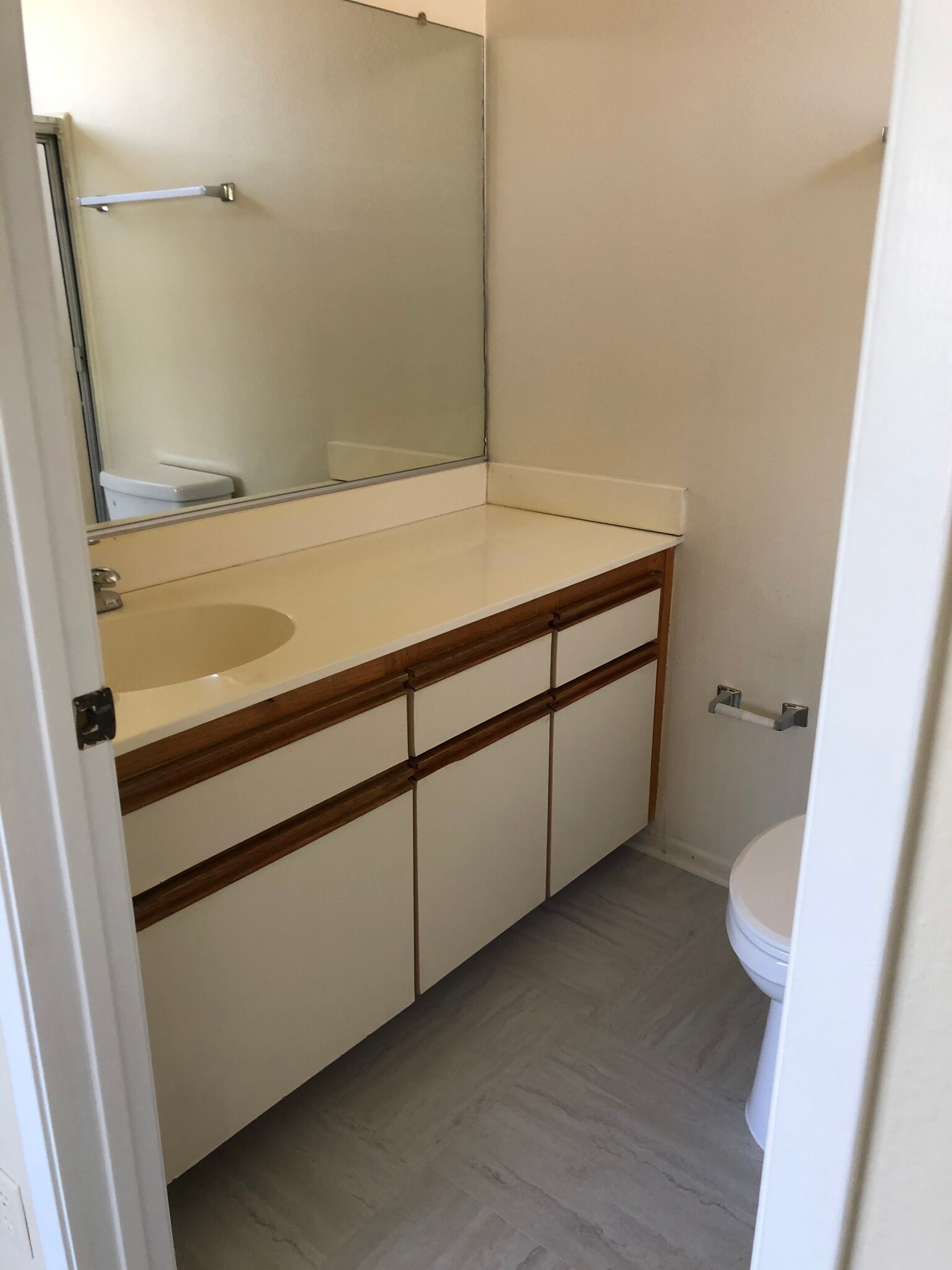 Building Photo - 401 W Dryden St