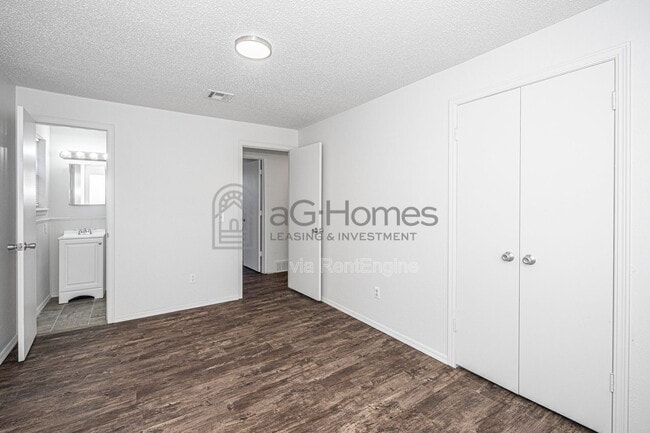 Building Photo - 3920 Dentwood Terrace