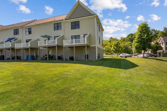 Building Photo - 41 Village Dr