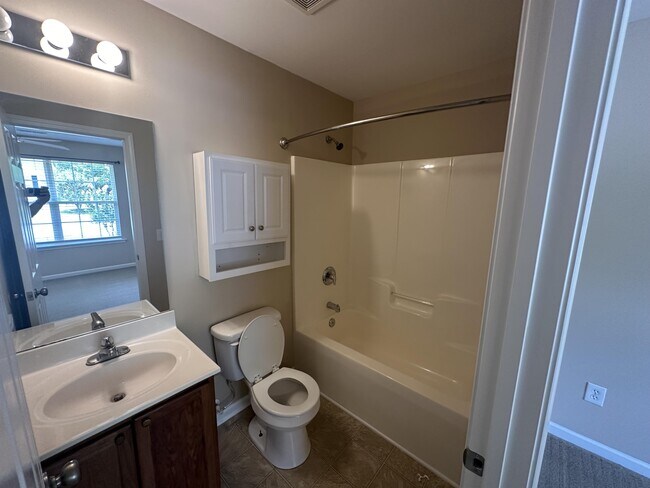 Building Photo - 106 Mossy Oak Ln