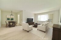 Building Photo - 208 S Mariposa Ave