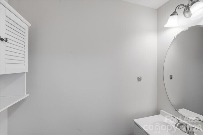 Building Photo - 4957 Sunburst Ln