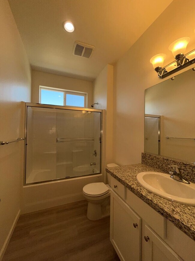 Building Photo - 4214
