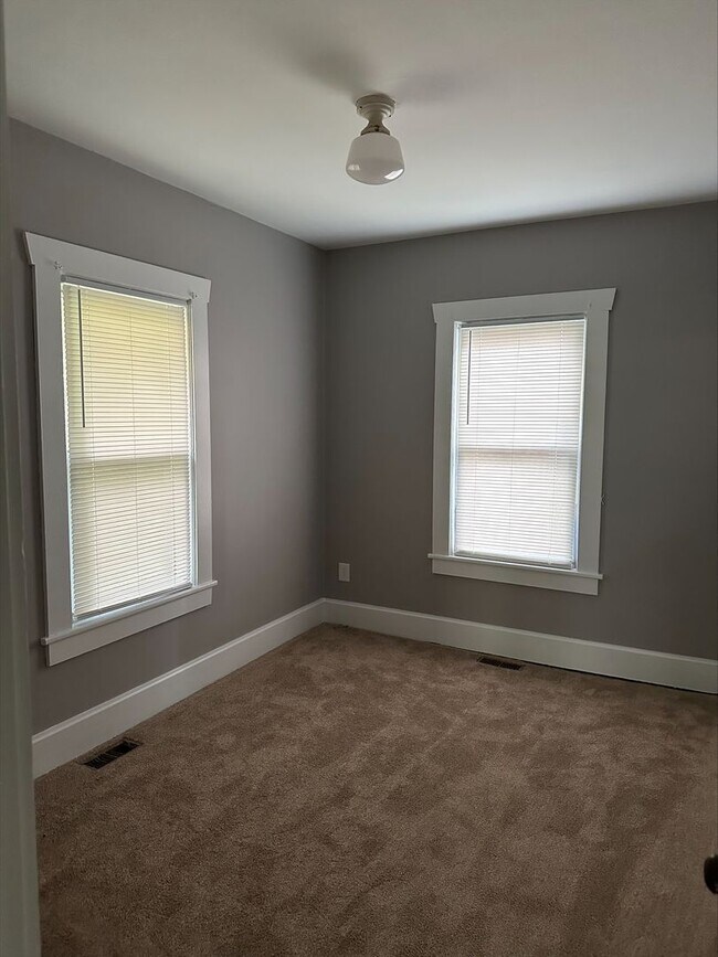 Building Photo - Two Bedroom House Blocks from Downtown Available Mid-June