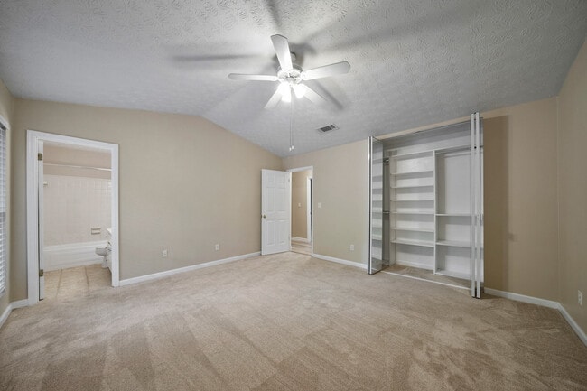 Building Photo - 170 Cedar Trce