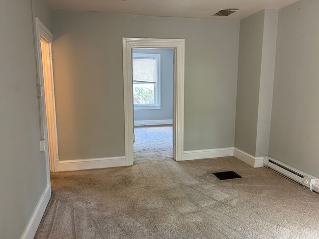Building Photo - Welcoming 3 Bedroom in Lancaster City