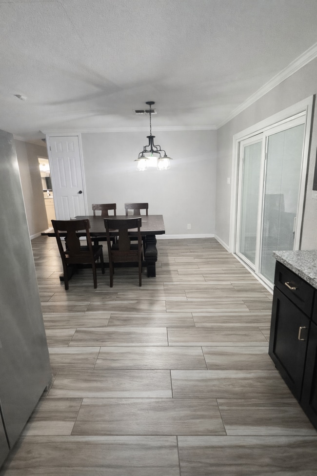 Building Photo - 1004 Starlite Dr