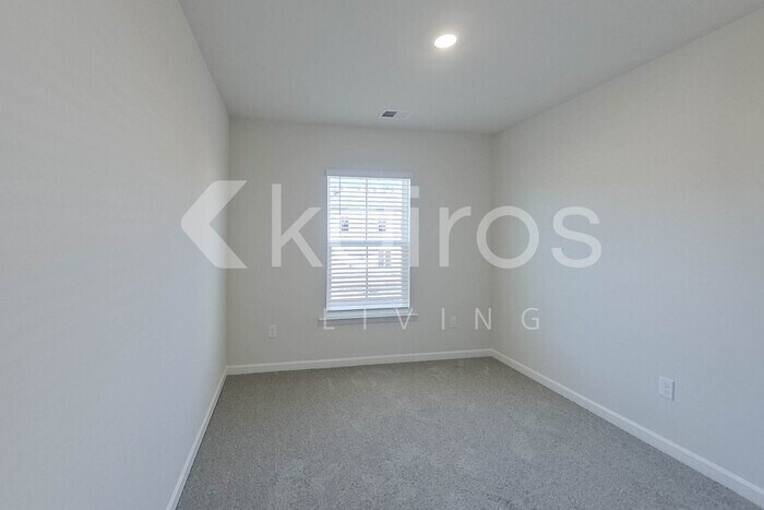 Building Photo - 2083 Banyan Cir