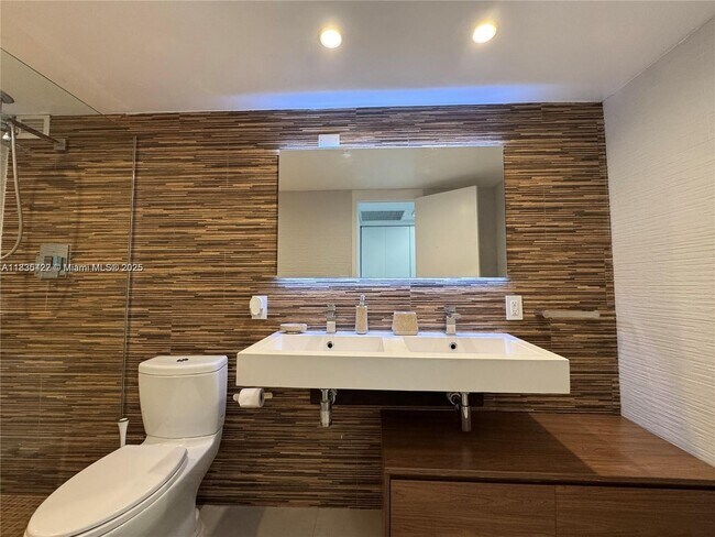 Building Photo - 5750 Collins Ave