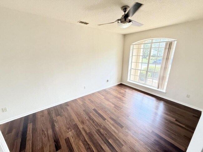 Building Photo - 8055 Glitter Ct