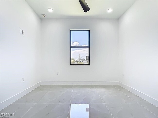 Building Photo - 323 NE 19th Terrace