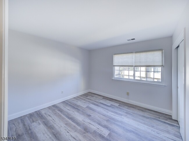 Building Photo - 7 Dunbar Ct