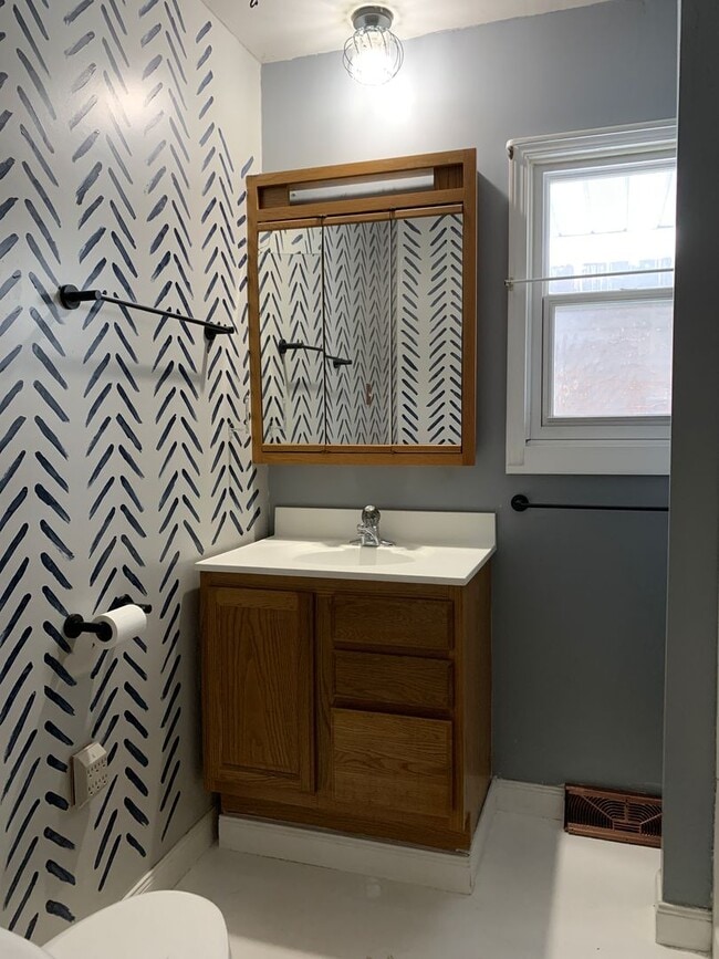 Building Photo - Charming Single Family Home