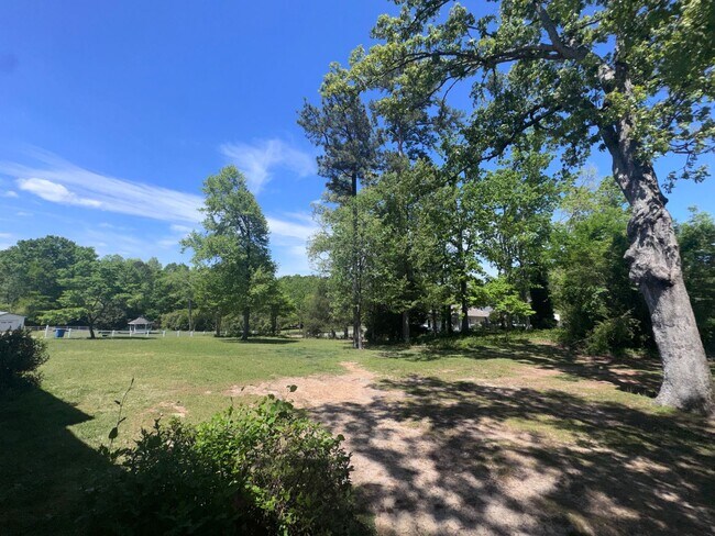 Building Photo - 302 11th St NE