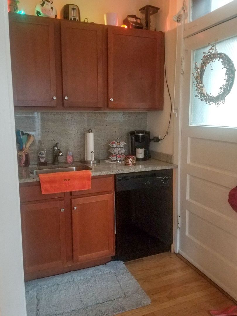 Building Photo - 538 W Cornelia Ave