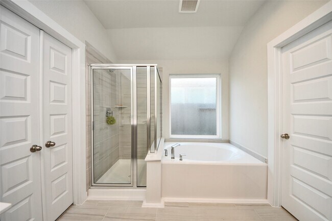 Building Photo - 11834 Maple Oak Dr