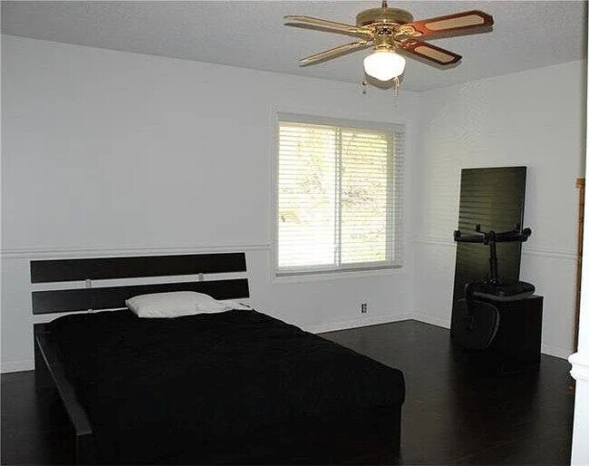 Building Photo - 1600 Old Hunters Trce