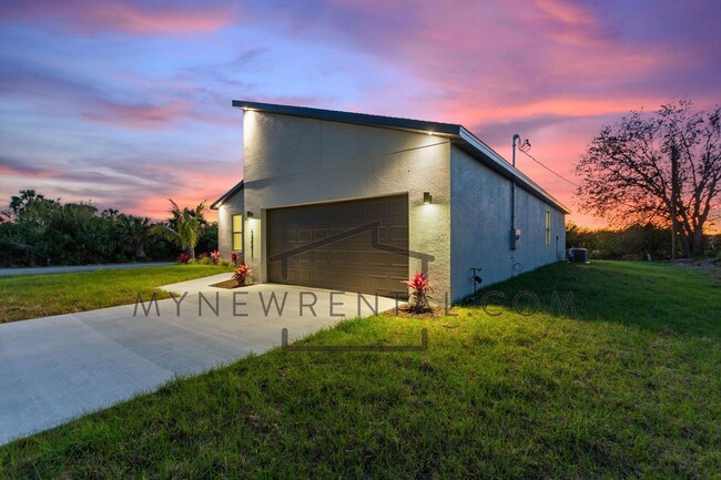 Building Photo - 2289 Logsdon St