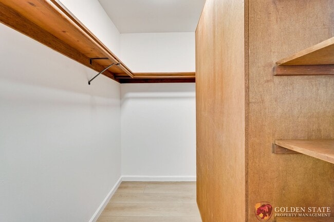 Building Photo - Updated 1 Bedroom Condo with Oversized Private Patio in Prime Mountain View Location