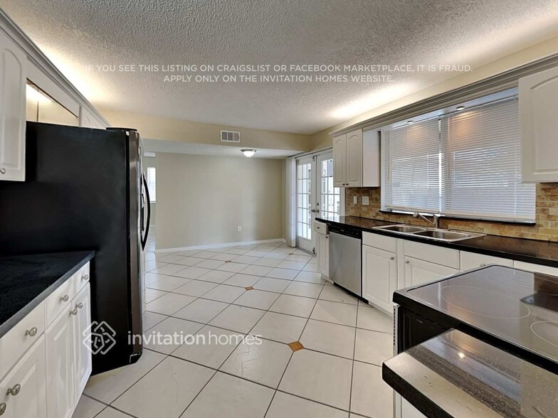 Building Photo - 15601 Lance Point Pl