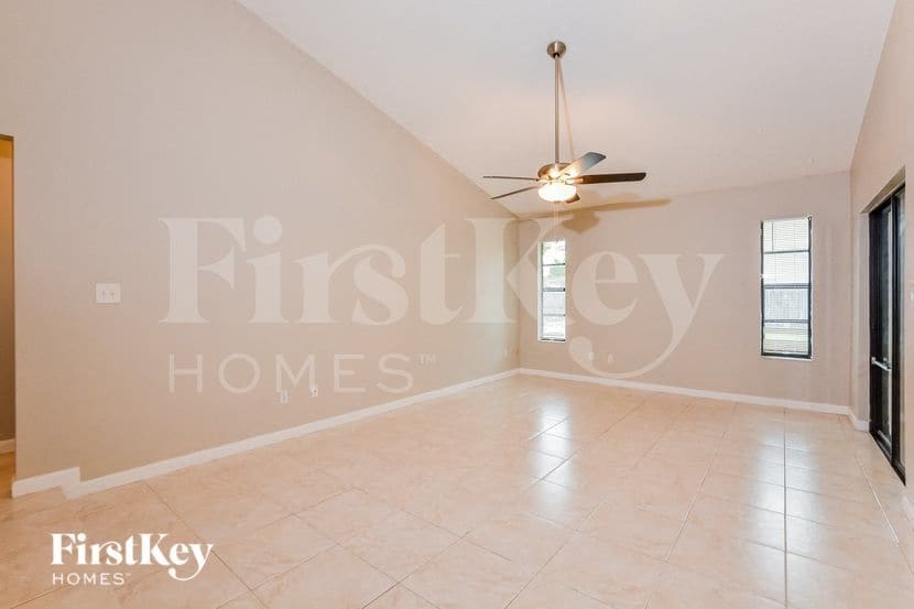 Building Photo - 2943 Mallorn Way