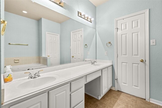 Building Photo - 7906 Glenn Cliff Dr