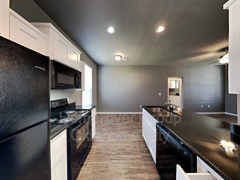 Building Photo - 1033 SW 91st St