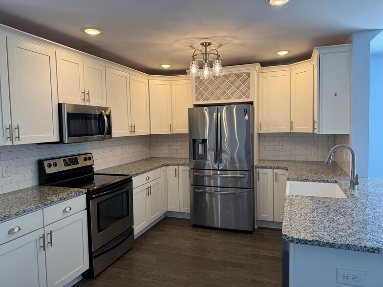 Building Photo - Cute 2 Story Home in Lundy Chase