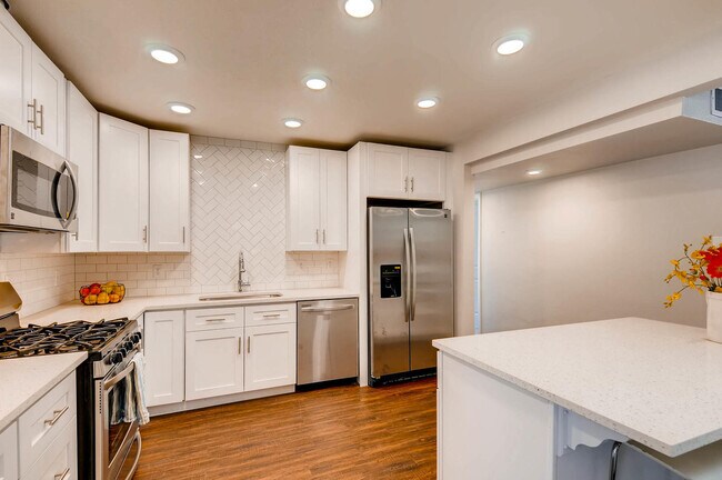 Building Photo - FANTASTIC Bungalow Style Ranch Home