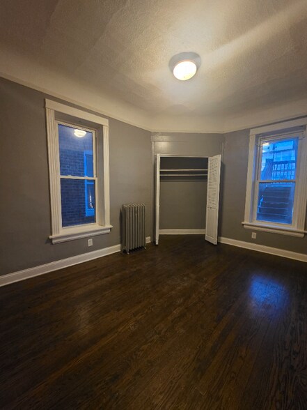 Building Photo - 6643 S Ingleside Ave