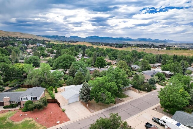 Building Photo - Vintage 5 bed Home in Green Mountain Estat...