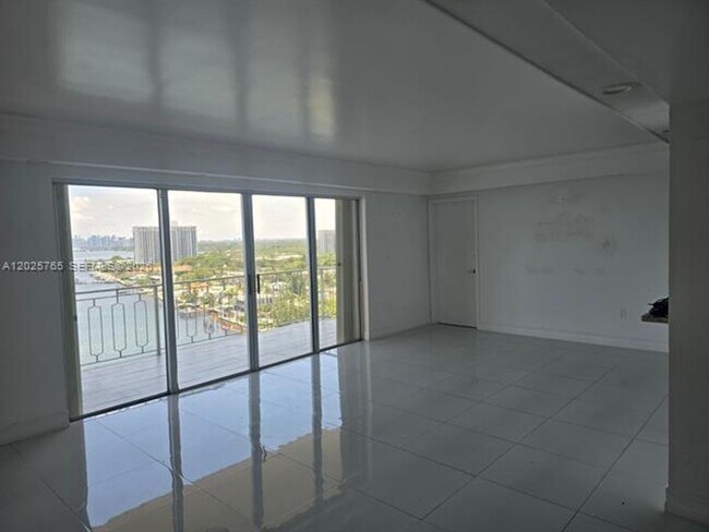 Building Photo - 11111 Biscayne Blvd