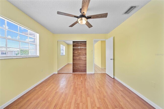 Building Photo - 8247 Saybrook Dr