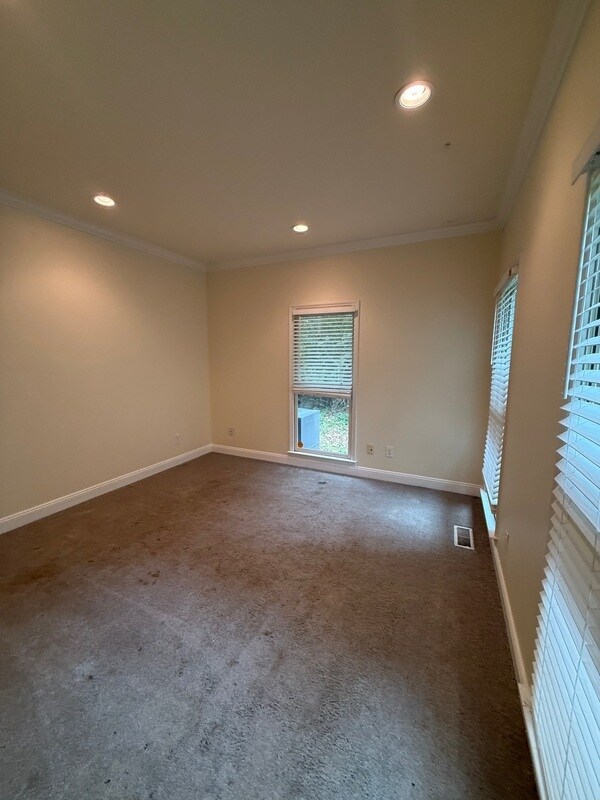 Building Photo - 2411 Oakwood Ave NE