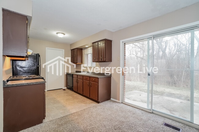 Building Photo - 672 Liberty Ln