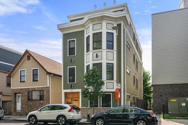 Building Photo - 331 Chelsea St