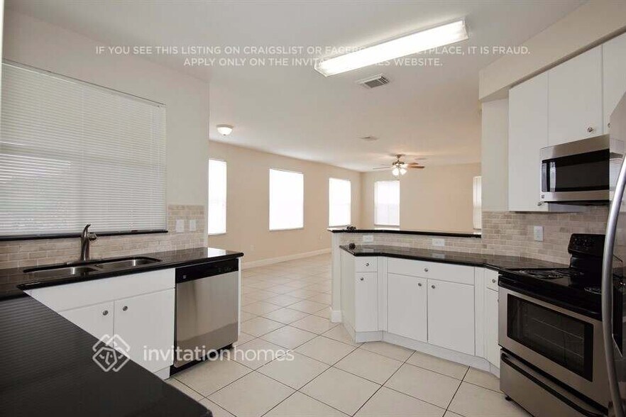 Building Photo - 12433 SW 122nd Ct