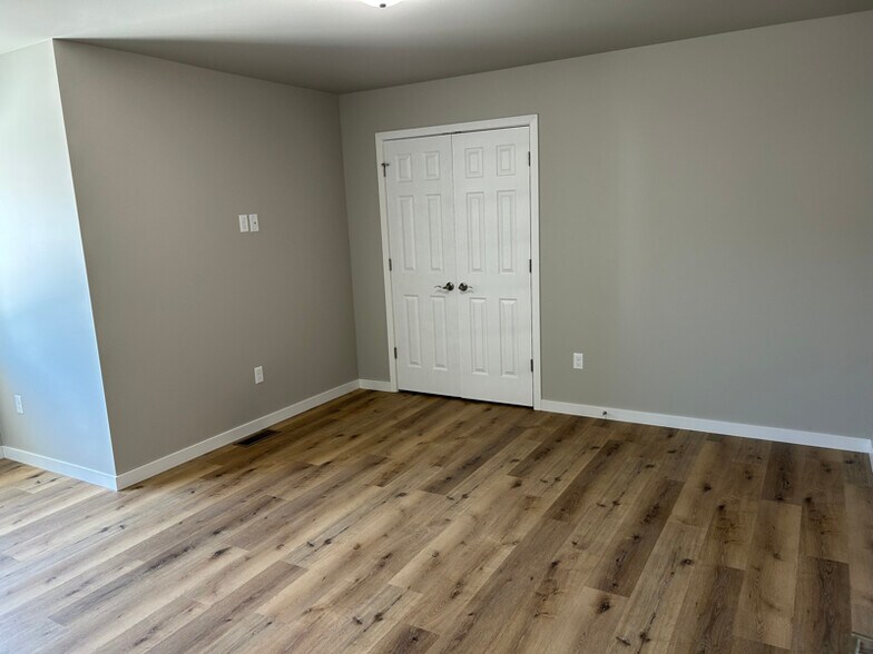 Building Photo - 2702 36th Ave S