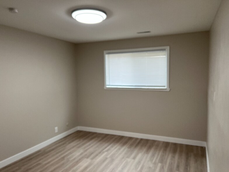 Building Photo - 4371 S Fairbourne Ave