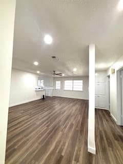 Building Photo - 1618 Oakridge Dr