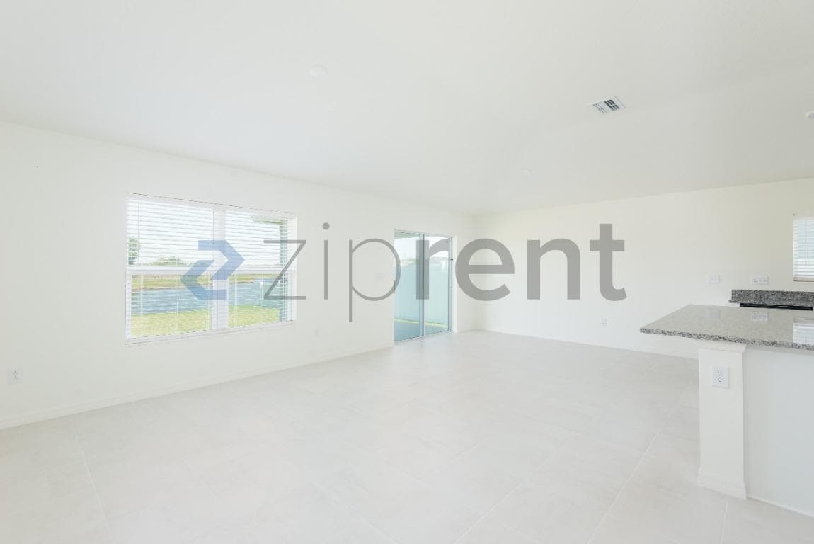 Building Photo - 9286 Sandy Bluffs Circle