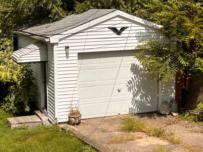 Building Photo - 8713 Jeffries Ave